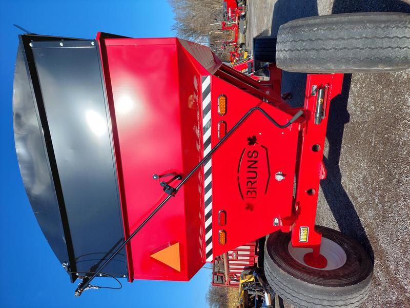 Tractors  Bruns Gravity Box Photo